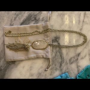 Off-white marble Kendra Scott necklace!